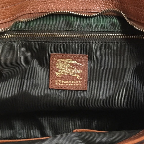 BURBERRY STUNNING BAGUETTE STYLE AUTHENTIC BAG WITH EXTRA STORAGE POCKETS - Picture 11 of 16